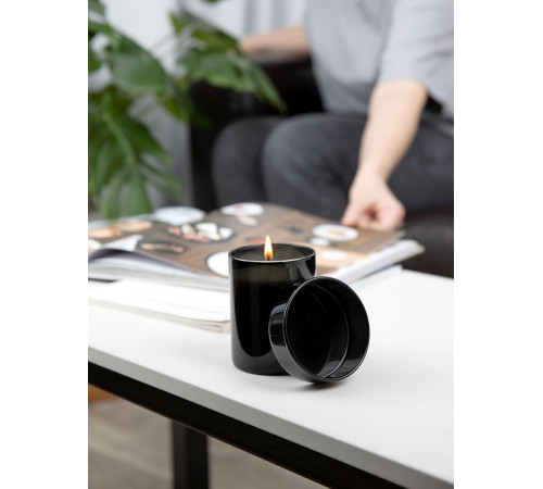 Ароматическая свеча Flikka, сандал и амбра, черная